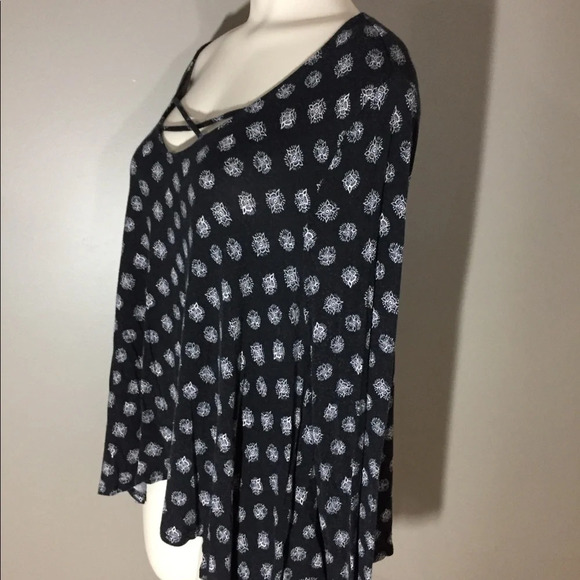 Mudd Long Sleeved Strappy Front Top L - Picture 5 of 7